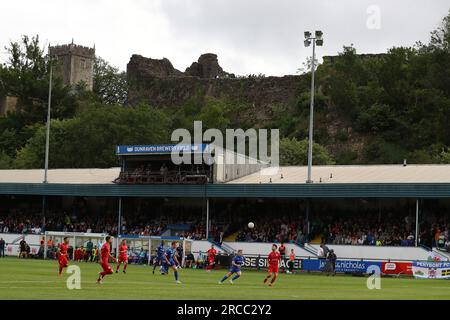 Bridgend, Großbritannien. 13. Juli 2023. Eine allgemeine Ansicht während des Spiels. Penybont FC gegen FC Santa Coloma, UEFA Europa Conference League 1. Qualifikationsrunde, 1.-teiliges Spiel im Dunraven Brewery Field Stadion in Bridgend, Wales, Donnerstag, 13. Juli 2023. Dieses Bild darf nur zu redaktionellen Zwecken verwendet werden. Nur redaktionelle Verwendung, Bild von Andrew Orchard/Andrew Orchard Sports Photography/Alamy Live News Credit: Andrew Orchard Sports Photography/Alamy Live News Stockfoto