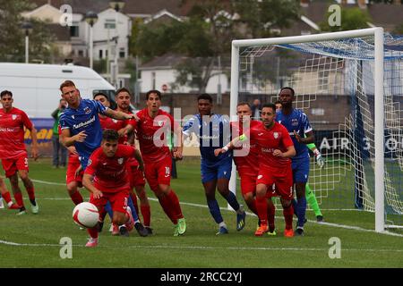 Bridgend, Großbritannien. 13. Juli 2023. Eine allgemeine Ansicht während des Spiels. Penybont FC gegen FC Santa Coloma, UEFA Europa Conference League 1. Qualifikationsrunde, 1.-teiliges Spiel im Dunraven Brewery Field Stadion in Bridgend, Wales, Donnerstag, 13. Juli 2023. Dieses Bild darf nur zu redaktionellen Zwecken verwendet werden. Nur redaktionelle Verwendung, Bild von Andrew Orchard/Andrew Orchard Sports Photography/Alamy Live News Credit: Andrew Orchard Sports Photography/Alamy Live News Stockfoto