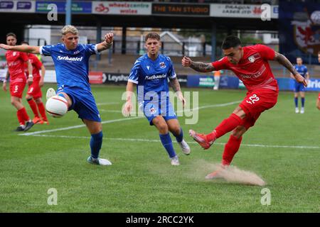 Bridgend, Großbritannien. 13. Juli 2023. Penybont FC gegen FC Santa Coloma, UEFA Europa Conference League 1. Qualifikationsrunde, 1.-teiliges Spiel im Dunraven Brewery Field Stadion in Bridgend, Wales, Donnerstag, 13. Juli 2023. Dieses Bild darf nur zu redaktionellen Zwecken verwendet werden. Nur redaktionelle Verwendung, Bild von Andrew Orchard/Andrew Orchard Sports Photography/Alamy Live News Credit: Andrew Orchard Sports Photography/Alamy Live News Stockfoto