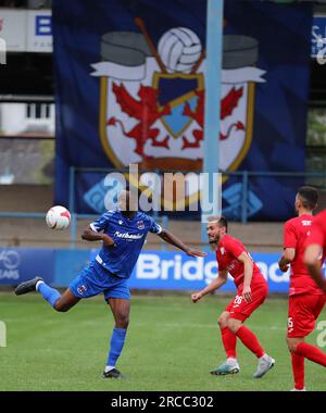 Bridgend, Großbritannien. 13. Juli 2023. Penybont FC gegen FC Santa Coloma, UEFA Europa Conference League 1. Qualifikationsrunde, 1.-teiliges Spiel im Dunraven Brewery Field Stadion in Bridgend, Wales, Donnerstag, 13. Juli 2023. Dieses Bild darf nur zu redaktionellen Zwecken verwendet werden. Nur redaktionelle Verwendung, Bild von Andrew Orchard/Andrew Orchard Sports Photography/Alamy Live News Credit: Andrew Orchard Sports Photography/Alamy Live News Stockfoto