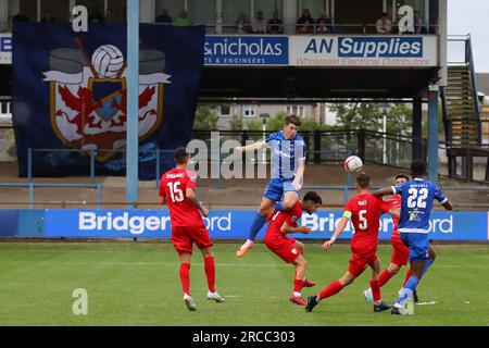 Bridgend, Großbritannien. 13. Juli 2023. Penybont FC gegen FC Santa Coloma, UEFA Europa Conference League 1. Qualifikationsrunde, 1.-teiliges Spiel im Dunraven Brewery Field Stadion in Bridgend, Wales, Donnerstag, 13. Juli 2023. Dieses Bild darf nur zu redaktionellen Zwecken verwendet werden. Nur redaktionelle Verwendung, Bild von Andrew Orchard/Andrew Orchard Sports Photography/Alamy Live News Credit: Andrew Orchard Sports Photography/Alamy Live News Stockfoto