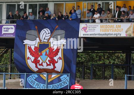 Bridgend, Großbritannien. 13. Juli 2023. Penybont FC gegen FC Santa Coloma, UEFA Europa Conference League 1. Qualifikationsrunde, 1.-teiliges Spiel im Dunraven Brewery Field Stadion in Bridgend, Wales, Donnerstag, 13. Juli 2023. Dieses Bild darf nur zu redaktionellen Zwecken verwendet werden. Nur redaktionelle Verwendung, Bild von Andrew Orchard/Andrew Orchard Sports Photography/Alamy Live News Credit: Andrew Orchard Sports Photography/Alamy Live News Stockfoto