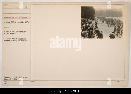 Französische Regionaltruppen, die während der Feierlichkeiten zum Bastilientag in Lyon, Frankreich, vorbeiziehen. Foto aufgenommen am 14. Juli 1918 von Pvt. L. P. Goldshlag, S.C. Dieses Bild wurde von der A.E.F. herausgegeben Zensor am 13. August 1918. Stockfoto