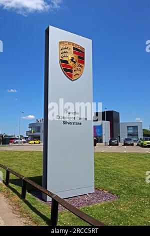 Porsche Experience Centre, Silverstone Circuit, Hangar Straight, Towcester, Northampton, ENGLAND, GROSSBRITANNIEN, NN12 8GR Stockfoto