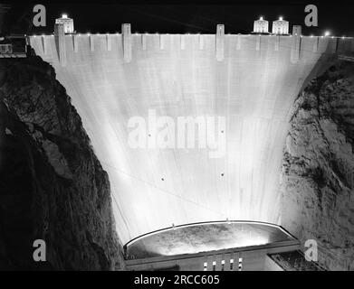 Boulder Dam at Night, Nevada, Arizona, USA, Arthur Rothstein, USA Farm Security Administration, März 1940 Stockfoto