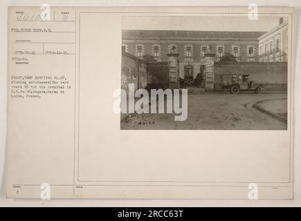 Das Camp Hospital Nr. 96 in Angers, Maine et Loire, Frankreich, ist in diesem Bild dargestellt. Das Foto zeigt Krankenwagen, die im Krankenhaus stationiert sind. Auf der Karte steht fälschlicherweise „86“, aber die genaue Bezeichnung ist C.H. No. 96. Das Foto wurde am 11. Januar 1910 aufgenommen und steht in Verbindung mit Private Clyde Eddy vom S.C. Fotograf REC-26-19. Stockfoto