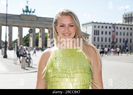 Dascha Carriero bei der Anja Gockel Fashion Show 'Air' auf der Berliner Fashion Week Frühling/Sommer 2024 im Hotel Adlon Kempinski. Berlin, 12.07.2023 Stockfoto