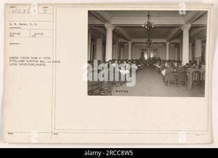 Krankenschwestern-Speisesaal im Hotel Royal, Camp Hospital #91, in La Baule, Loire-Inferieure, Frankreich während des Ersten Weltkriegs. Ein Foto von W.W. Soper, S.C. am 27. März 1919. Beschriftung, die die Position und den Kontext des Bildes angibt. Stockfoto