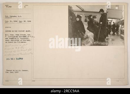 Sgt. Palumbo machte dieses Foto am 31. Dezember 1918, während der Rückkehr der Siegesflotte. Das Bild zeigt Mrs. Chas. Dana Gibson, Gouverneur R. Livingstone Meechman von R.I., und Franklin D. Roosevelt, stellvertretende Sekretärin der Marine, an Bord der US-Aztic. Das Schiff kam von Ambrose Light in der Nähe von New York City an. Das Foto wurde vom M.I.D. genehmigt Zensor am 2. Januar 1919. Stockfoto