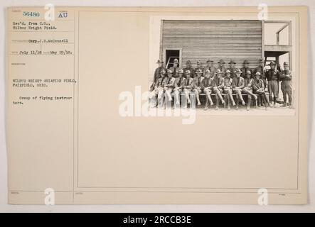 Das Bild zeigt eine Gruppe von Fluglehrern auf dem Flugplatz Wilbur Wright in Fairfield, Ohio während des Ersten Weltkriegs Das Foto wurde am 29. Mai 1918 aufgenommen und vom kommandierenden Offizier von Wilbur Wright Field empfangen. Es wurde von Corp. J. O. McDonnell aufgenommen und offiziell am 11. Juli 1918 aufgenommen. Stockfoto