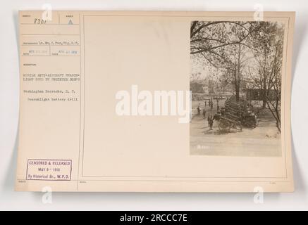 Bildunterschrift: "Ein mobiler Flugabwehrscheinwerfer, der vom Ingenieurkorps im Ersten Weltkrieg benutzt wurde Dieses Foto wurde am 17. April 1918 in Washington Barracks, D.C. während einer Übung gemacht. Stockfoto