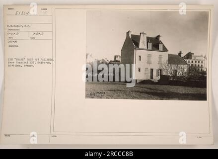 Ein Foto des „Hoche“, eines medizinischen Transportschiffs, das während des Ersten Weltkriegs zum Transport von Patienten des Basiskrankenhauses 236 in Guiberon, Morbihan, Frankreich, verwendet wurde Fotograf W.. Soper hat dieses Bild am 14. April 1919 aufgenommen. Dieses Bild trägt die Referenznummer 51864 und wurde in den DMC-Hinweisen mit der Beschreibung „Hoche“ für Patienten aufgenommen. Stockfoto