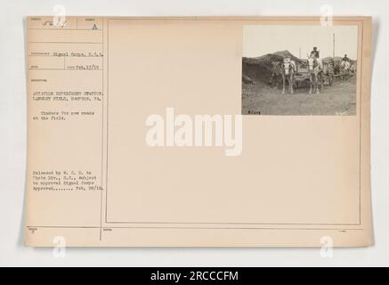 US-Militärpersonal, das während des Ersten Weltkriegs neue Straßen in der Hurber Aviation Experiment Station in Langley Field, Hampton, VA, baute. Datum: 13. Februar 1918. Genehmigt vom Signalkorps am 28. Februar 1918. Foto veröffentlicht von WCD an Photo Division, Signal Corps. Notiznummer: 05609 A-601. Stockfoto