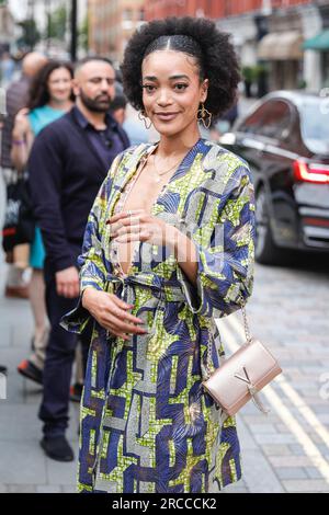 London, Großbritannien. 13. Juli 2023. Cassie Clare. Models, Berühmtheiten und Gäste kommen zur British Vogue und Selbstportrait Summer Party. Edward Enninful OBE, Chefredakteurin der British Vogue, veranstaltet gemeinsam mit dem Modell Emily Ratajkowski eine Veranstaltung mit Han Chong, Gründer und Creative Director von Self-Portrait, um die britische Kreativität zu feiern. Kredit: Imageplotter/Alamy Live News Stockfoto
