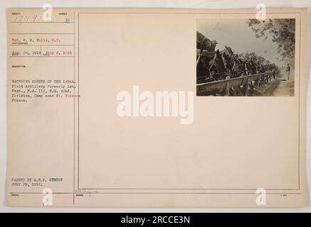 Soldaten der 149. Artillerie, ehemals 1. Regiment, P.A. III., N. G. 42. Division, werden gesehen, wie sie ihre Pferde in einem Lager in der Nähe von St. Etienne, Frankreich. Dieses Foto wurde am 24. August 1918 aufgenommen. Es wurde am 29. Juli 1918 vom A.E.P. Zensor verabschiedet. Stockfoto