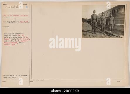 Leutnant A. J. Sutton, Sig. R. C., hat dieses Foto am 6. Juni 1918 in Point L'Eveque, Frankreich, aufgenommen. Das Bild zeigt die für den Krankenhauszug Nr. 58 zuständigen Beamten. Von links nach rechts: Major E. M. Colief, Captain O. T. Seifert und 1. LT. E. C. Haywood. Das Foto ging am 6. Juli 1918 ein und wurde von A.E.P. herausgegeben Cesnor am 24. Juni 1918. Stockfoto