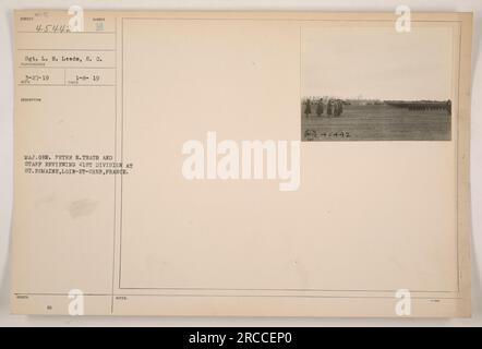 Major General Peter E. Traub und seine Mitarbeiter werden gesehen, wie sie die 41. Division in St. Romaine, Loir et Cher, Frankreich. Dieses Foto wurde am 27. März 1919 von Sergeant L.B. Leeds vom Signalkorps. Das Bild ist Teil der Sammlung mit der ausgestellten Nummer 45442. Stockfoto