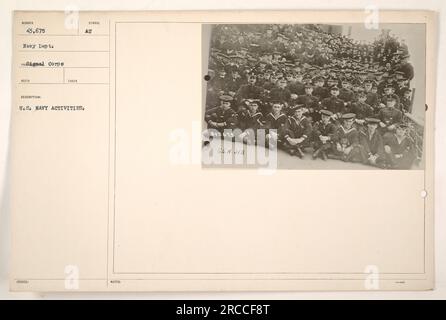 "USA Navy führt militärische Aktivitäten im Ersten Weltkrieg durch. Das Bild zeigt Soldaten in Uniform, die an Marineeinsätzen beteiligt sind. Das Marineministerium erhielt ein Foto des Signalkorps mit der Beschreibung und der Identifikationsnummer 043675 US.N.313." Stockfoto