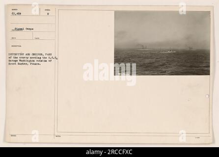 Konvoi amerikanischer Zerstörer und Kreuzer treffen auf die U.S.S. George Washington vor Brest Harbor, Frankreich während des 1. Weltkriegs Das Foto wurde von einem Fotografen des Signalkorps aufgenommen und ist mit der Referenznummer SU 63.469 gekennzeichnet. Die Fotobeschreibung besagt, dass sie die erwähnten Marineschiffe darstellt. Hinweise enthalten die zusätzliche Identifikationsnummer 9063469. Stockfoto