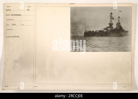 Ein Foto der U.S.S. Arizona 1919. Dieses Bild wurde vom Fotografen des Navy Department aufgenommen und erhielt die Identifikationsnummer 43701. Es ist eines von mehreren Fotos, die während militärischer Aktivitäten im Ersten Weltkrieg aufgenommen wurden. Die U.S.S. Arizona ist auf dem Foto abgebildet. Stockfoto