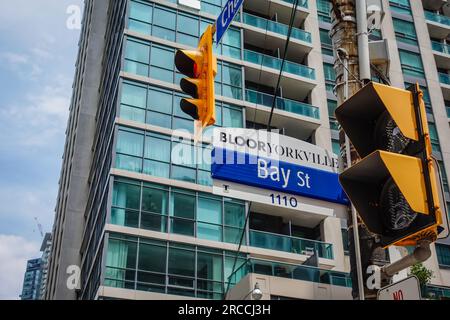 bay st-Schild in bloor yorkville und Umgebung, toronto, ontario, kanada Stockfoto