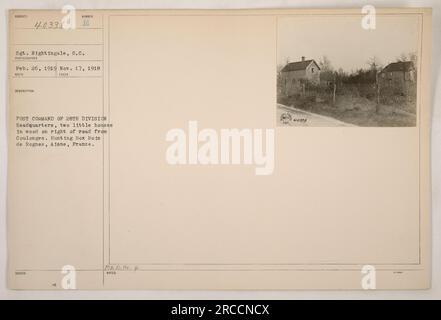 Sgt. Nightingale übernimmt das Kommando über das Hauptquartier der 28. Division in Bois de Rognes, Aisne, Frankreich. Das Foto zeigt zwei kleine Häuser auf der rechten Straßenseite von Coulonges, wo die Division stationiert ist. Das Datum des Fotos ist der 17. November 1918. Stockfoto