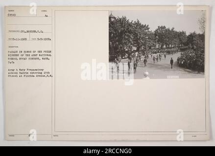 Parade in Washington, D.C. zu Ehren der Preisträger des Army National School Essay Contest. Kadetten von der Army & Navy Preparatory School betreten die 13. Street in der Florida Avenue, N.W. Foto aufgenommen von CPL, Boyden S.C., am 5. Mai 1920. US Offizielles Foto, Nummer 68549. Stockfoto