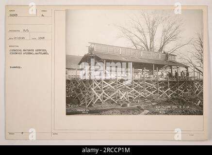 Mitglieder des Chemical Warfare Service am Edgewood Arsenal in Maryland im Jahr 1918. Dieses Foto zeigt eine Gießerei, wo Waffen und Ausrüstung für chemische Kriegsführung hergestellt wurden. Das Bild wurde von dem Fotografen S.C. Hughes aufgenommen. Stockfoto