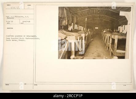 Sgt. A.L. Villaniva, S.C., wird während des Ersten Weltkriegs in seinen Schlafzimmern im Camp Hospital Nr. 9, Chateauvillain, Haute Marne, Frankreich fotografiert. Das Foto wurde am 14. März 1919 aufgenommen und ist Teil einer Reihe von Fotos. Stockfoto