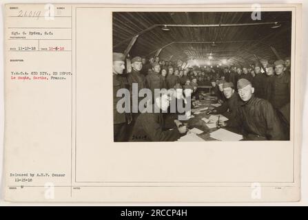 Soldat Sergeant G. Ryden vom Signalkorps hat dieses Foto am 6. Oktober 1918 in Le Mans, Frankreich, aufgenommen. Das Bild zeigt das Äußere eines Y.M.C.A-Gebäudes, das als Freizeitanlage für Truppen diente, die der 83. Division und dem 2. Depot angeschlossen waren. Das Foto wurde offiziell von der A.E.P. veröffentlicht Zensor am 15. November 1918. Stockfoto