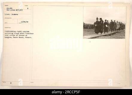 Präsidentschaftspartei verlässt den Prüfstand in Langres, Haute Marne, Frankreich, nach einer Präsidentschaftsüberprüfung der Truppen im Ersten Weltkrieg. Dieses Foto wurde am 25. Dezember 1918 aufgenommen und ist mit der Nummer #37.957 gekennzeichnet. Lieutenant Jackson wird als Fotograf anerkannt. Stockfoto