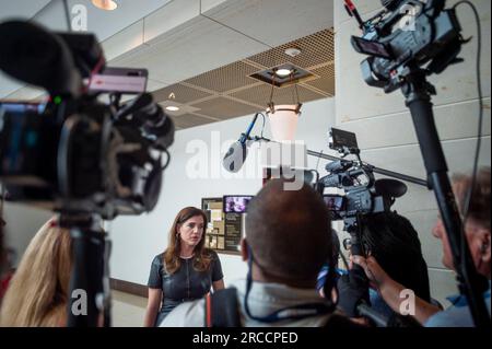 Washington, Usa. 13. Juli 2023. Die Vertreterin der Vereinigten Staaten Nancy Mace (Republikaner von South Carolina) spricht mit Reportern im US-Kapitol in Washington, DC, USA, Donnerstag, 13. Juli, 2023. Foto: Rod Lamkey/CNP/ABACAPRESS.COM Kredit: Abaca Press/Alamy Live News Stockfoto