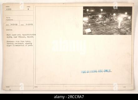 Vogelperspektive von einem Turm in Camp Pullman, Frankreich, mit Nachtbeleuchtung des Werfens der 21. Grand Div Transportkorps. Dieses Foto wurde am 22. Juni 1918 von einem Fotografen mit der Identifikationsnummer 57333 S.C. aufgenommen Das Beschreibungssymbol ist E 21. Grand Div Transportkorps. Das Foto wurde nur für amtliche Zwecke herausgegeben. Stockfoto
