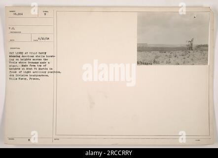 Amerikanische Granaten platzten auf den Höhen über dem Vesle in Ville Savoy in Frankreich, wo die Deutschen sich erhoben. Dieses Foto, das am 10. August 1918 vom Gipfel des Mont St. Martin aufgenommen wurde, zeigt den Himmel gefüllt mit diesen Stößen. Das Bild wurde in der Nähe der Artillerie vor dem Hauptquartier der 4. Division aufgenommen. Stockfoto