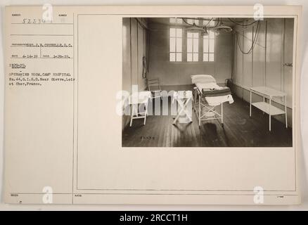 Bild eines Operationssaals im Camp Hospital Nr. 44 in der Nähe von Gievre, Loir et Cher, Frankreich. Das Foto, datiert vom 29. Januar 1919, wurde vom Fotografen J. W. Crunelle im Rahmen der amerikanischen Militäraktionen während des Ersten Weltkriegs aufgenommen Der Raum mit der Bezeichnung 183LED zeigt medizinische Geräte, die für Verfahren verwendet werden. Das Bild ist Teil von Subjekt 52234 mit dem Identifikationscode 1329-F9. Stockfoto