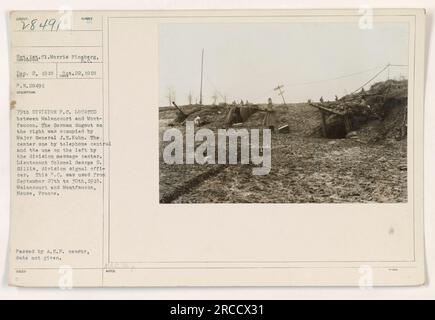 Bildunterschrift: "Foto des Hauptquartiers der 79. Division in Melancourt und Montfaucon, Frankreich während des 1. Weltkriegs Das Bild zeigt einen deutschen Dugout, der von Major General J.E. besetzt ist Kuhn auf der rechten Seite, eine Telefonzentrale in der Mitte, und die Zentrale auf der linken Seite. Lieutenant Colonel George S. Gillis, Divisionssignaloffizier, ist ebenfalls abgebildet. Diese Zentrale wurde vom 27. Bis 30. September 1919 genutzt. Foto von A.E.P.-Zensor übergeben, Datum nicht angegeben." Stockfoto