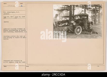 Der amerikanische Soldat, Gefreiter McGarrigle vom Signalkorps, ist auf diesem Bild zu sehen, das bis zum 19. Juli 1918 zurückreicht. Das Foto zeigt verwundete amerikanische Soldaten, die sich im Walter Reed Hospital in Washington, DC, erholten, nachdem sie während des Ersten Weltkriegs in Frankreich verletzt worden waren. Gefreiter McGarrigle verlor einen Arm, als er bei der Reparatur eines Autos assistierte. Das Foto wurde zensiert und am 26. Juli 1918 vom M.I.B.-Zensor veröffentlicht. Stockfoto