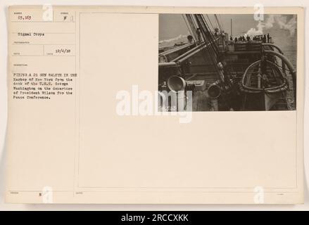 Die Abbildung zeigt die U.S.S. George Washington feuert einen 21-Dollar-Salut im Hafen von New York ab. Der Anlass ist die Abreise von Präsident Wilson zur Friedenskonferenz. Das Foto wurde am 4. Dezember 1918 aufgenommen und vom Signalkorps herausgegeben. Das Bild hat die Identifikationsnummer 63.163, und der Fotograf ist als Rot aufgeführt. In der Beschreibung wird angegeben, dass diese Informationen aus dem 9063163-Eintrag stammen. Stockfoto