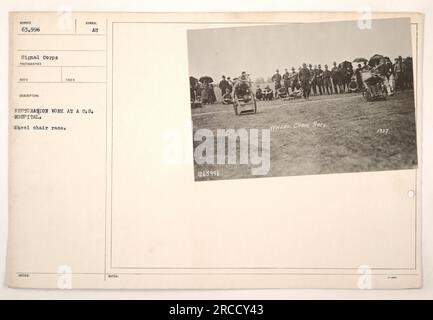 Arbeiter, die Restaurierungsarbeiten in einem US-Krankenhaus durchführen. Eine Gruppe von Personen wird bei einem Rollstuhlrennen gesehen. Dieses Foto, Nummer 63.996, wurde von einem Fotografen des Signalkorps aufgenommen. Das Rennen fand 1937 statt. Stockfoto