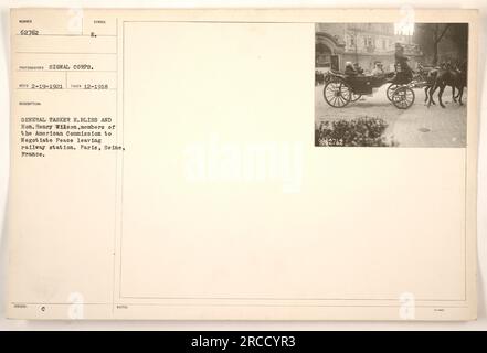 General Tasker H. Bliss und Honig Henry Wilson, Mitglieder der amerikanischen Kommission für Friedensverhandlungen, sah einen Bahnhof in Paris, seine, Frankreich verlassen. Dieses Foto wurde im Dezember 1918 aufgenommen. Stockfoto