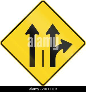 Warnschild in Quebec, Kanada - zwei Fahrspuren mit gerader und abbiegbarer Spur. Stockfoto