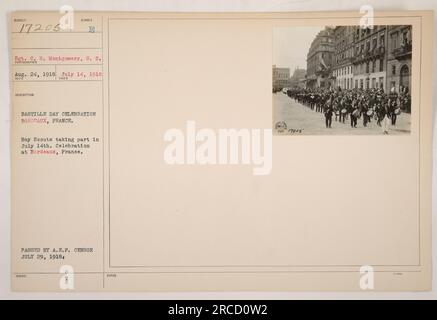 Sergeant C. H. Montgomery, aufgenommen am 14. Juli 1918, zeigt Pfadfinder, die an der Bastille Day Celebration in Bordeaux, Frankreich, teilnehmen. Das Bild zeigt die patriotischen Festlichkeiten während des Ersten Weltkriegs. Dieses Foto wurde von A.E.P. genehmigt Zensor am 29. Juli 1918." Stockfoto