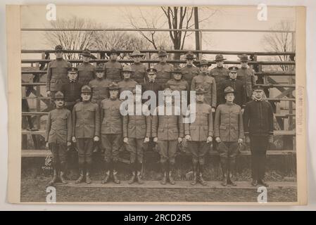 Offizierseinheit des Student Army Training Corps (S.A.T.C) am Dartmouth College in Hannover, New Hampshire während des Ersten Weltkriegs. Dieses Bild ist mit „nur zur offiziellen Verwendung“ gekennzeichnet. 47333-1 G. Stockfoto