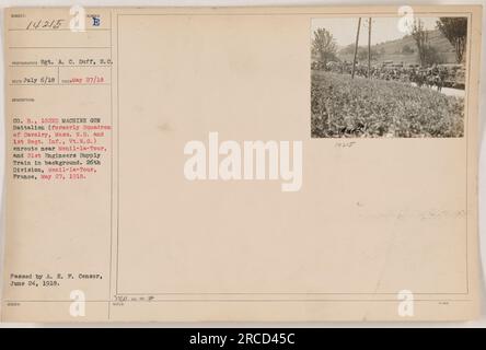 Sergeant A. C. Duff hat dieses Foto am 27. Mai 1918 gemacht, in der Nähe von Menil-la-Tour, Frankreich. Es umfasst Co B., 102. Maschinengewehrbataillon und 21. Ingenieure beliefern den Zug im Hintergrund. Das Foto wurde während des Ersten Weltkriegs als Teil der 26. Division aufgenommen. Er wurde am 24. Juni 1918 von A. E. P. Censor verabschiedet. Stockfoto