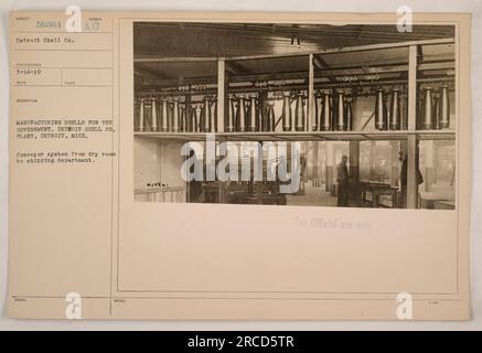 Das Fördersystem im Werk Detroit Shell Co. In Detroit, Michigan, wurde während des Ersten Weltkriegs für den Transport von Granaten für die Regierung verwendet. Das Foto, das ein nicht identifizierter Fotograf am 14. März 1919 aufgenommen hat, zeigt den Produktionsprozess im Werk. Dieses Bild ist in der Sammlung mit der Patientennummer 59361 gekennzeichnet und wurde nur zur offiziellen Verwendung herausgegeben. Stockfoto