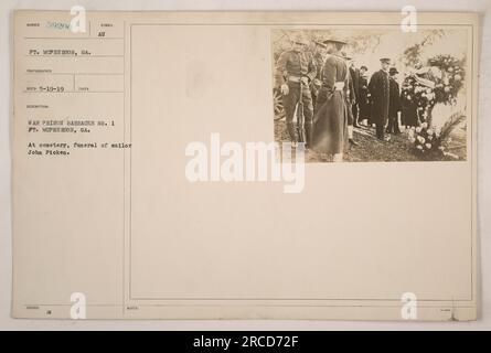 Bestattungszug in der Kriegsgefangenenbaracke Nr. 1, Ft. McPherson, GA. Die Beerdigung ist für Seemann John Ficken, dessen Identifikationsnummer 59200 ist. Das Foto wurde am 19. Mai 1919 von einem Fotografen namens RECO aufgenommen. Die Beschreibung besagt, dass das Bild das Symbol für Krieg und Gefängnis in Ft. McPherson, GA. In den zusätzlichen Anmerkungen wird erwähnt, dass das Foto aus AU stammt. Stockfoto