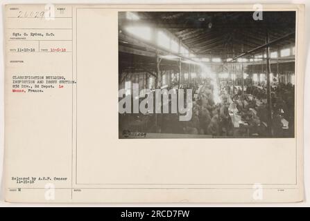 Soldaten der 83. Division, 2. Depot, werden in Le Manns, Frankreich, in der Abteilung für Bauinspektion und -Ausstellung gesehen. Das Foto wurde am 6. Oktober 1918 aufgenommen und Sergeant G. Ryden war der Fotograf. Das Bild wurde am 15. November 1918 vom A.E.F.-Zensor veröffentlicht. Stockfoto