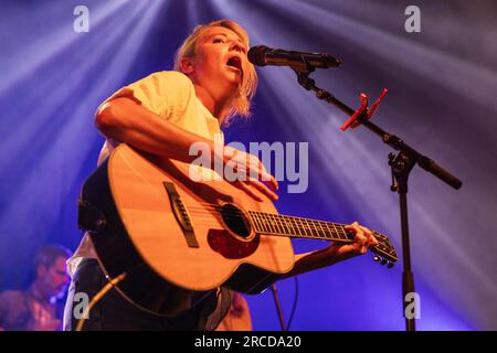 Oslo, Norwegen. 13. Juli 2023. Die amerikanische Folk-Rock-Sängerin, Songwriterin und Musikerin Lissie führt ein Live-Konzert im Rockefeller in Oslo auf. (Foto: Gonzales Photo/Alamy Live News Stockfoto