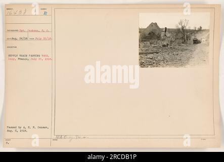 "Sunder Supply Train, der am 20. Juli 1918 durch Vaux, Lucy, Frankreich fährt. Foto aufgenommen von Sergeant Jackson, S.C., und erhalten am 24. August 1918. Das Bild zeigt einen amerikanischen Militärzulieferer. Das Bild wurde am 6. August 1918 vom A.E.F Censor gelöscht. Ausgestellt von C. MA.C Notes." Stockfoto