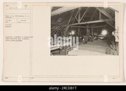 Dieses Foto zeigt die Schlafräume des Detachment Camp #24 in Langres, Haute Marne, Frankreich. Das Bild wurde von Sergeant A.L. aufgenommen Villanova vom S.C. Es ist Teil einer Serie (Subject 45081) und wurde am 1-3-19 herausgegeben. Die Schlafquartiere gehören zum Krankenhaus des Einheitslagers. Stockfoto